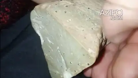 حجر بداخله حبيبات معدنية لهواة الأحجار والمعادن in طنجة - أصيلة, MOROCCO | Azifo