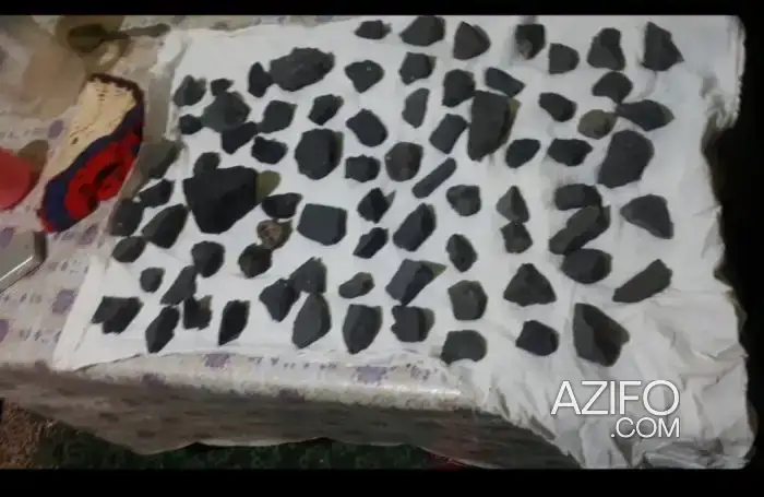 حجر نيزكي للمهتمين بفحص الصخور واقتنائها in Rabat, MOROCCO | Azifo