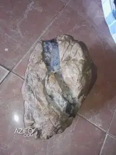 حجر نيزك للمهتمين بفحص الصخور واقتنائها in وادي زم, MOROCCO | Azifo