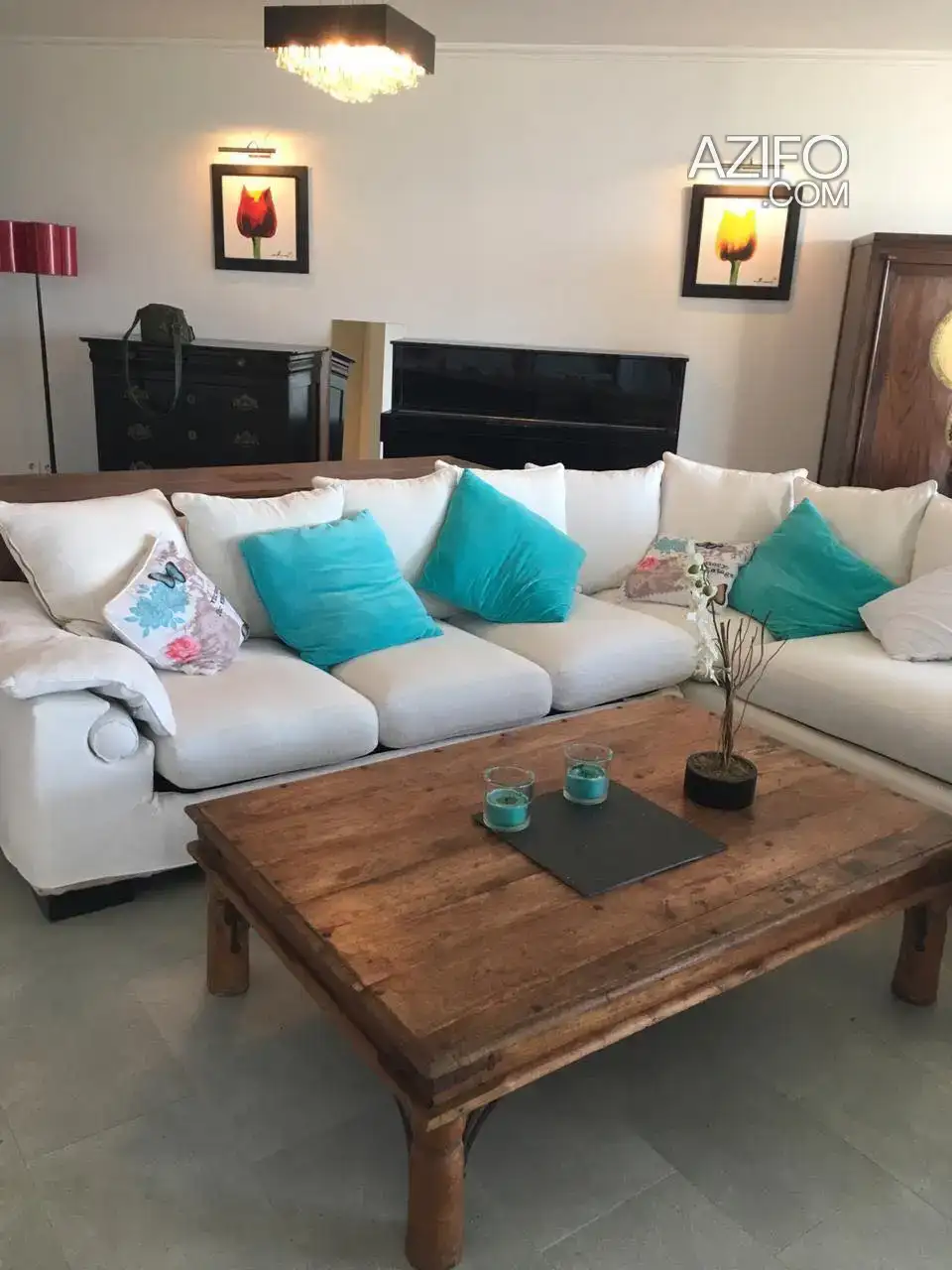 Salon blanc — canapé à Casablanca in Casablanca, MOROCCO | Azifo