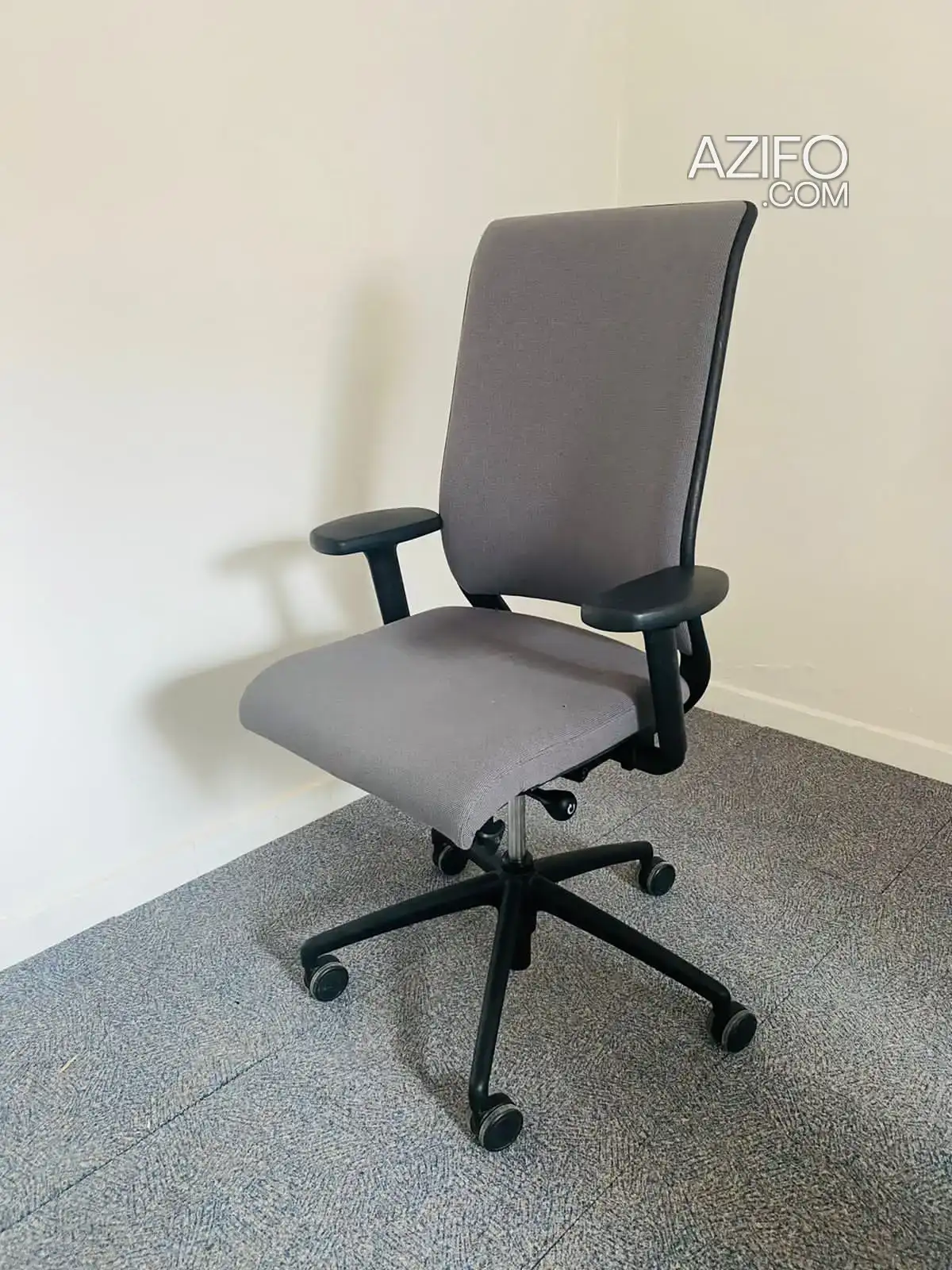 Chaise à roulette Intersthul Hero gris à Mohammedia in المحمدية, MOROCCO | Azifo