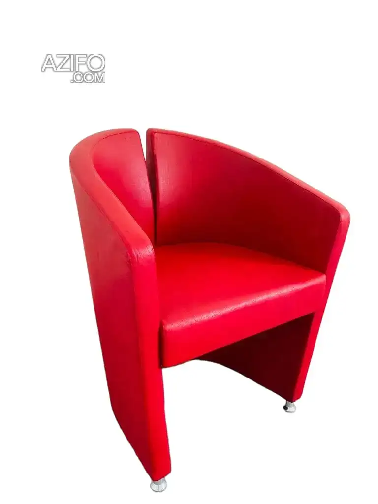 Fauteuil Podium sur patins en cuir rouge à Mohammedia in المحمدية, MOROCCO | Azifo