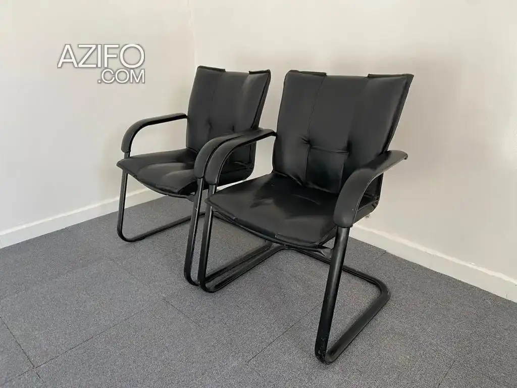 Lot 2 Fauteuil en cuir noir vintage Airborne à Mohammedia in المحمدية, MOROCCO | Azifo