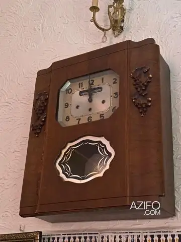 ساعة حائط فرنسية أنتيكة أصلية – أناقة الزمن وجمال الخشب النادر in Meknes, MOROCCO | Azifo