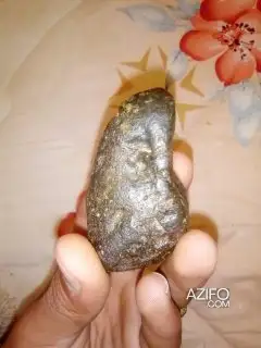حجر نيزك للمهتمين بفحص الصخور واقتنائها in Marrakech, MOROCCO | Azifo