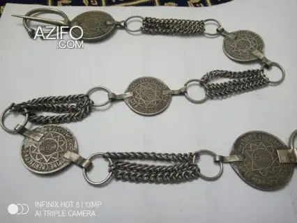 قلادة فضية قديمة بتاريخ 1945 ميلادية للمهتمين بالحلي والزينة in Casablanca, MOROCCO | Azifo