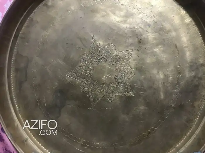 صينية نحاسية بنجمة خماسية ذات طابع تاج قديمة in Casablanca, MOROCCO | Azifo