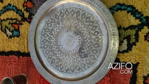 صينية عتيقة بتفاصيل من الفضة لهواة الأواني والمقتنيات in Casablanca, MOROCCO | Azifo