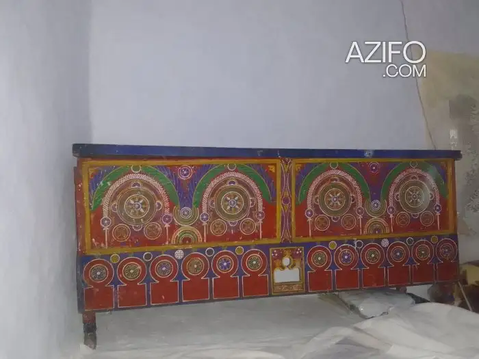 صندوق قديم بعمر مذكور يفوق 80 سنة in Tanger-Assilah, MOROCCO | Azifo